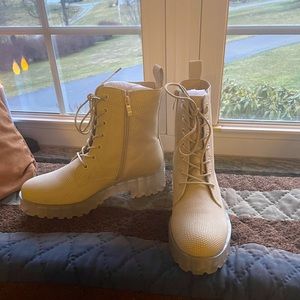 Brand New Chinese Laundry Cream/Nude laced boots/booties